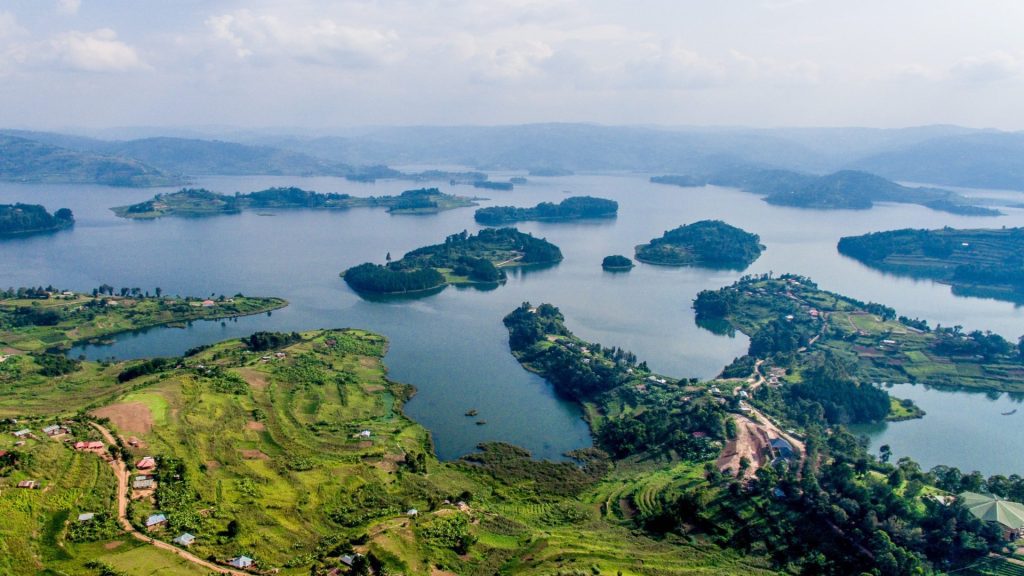 5 Days Gorillas, Wildlife And Lake Bunyonyi Safari